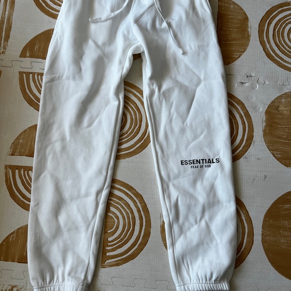 Essential Joggers - Picture 2 of 5
